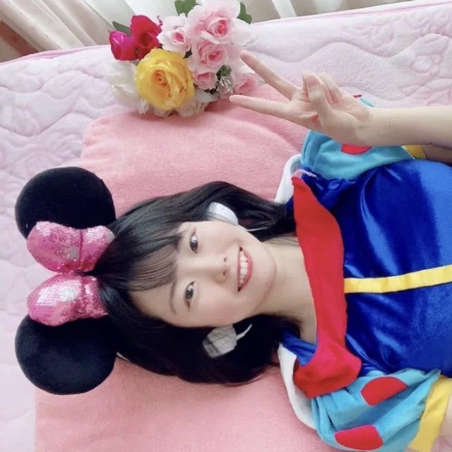 今、この瞬間を生き抜くためにピアノを弾くーーー難病により24時間寝たきり生活を送っている星野希望さん。ピアニスト・作曲家・書道家としても活動（提供：星野希望さん）
