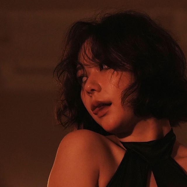 村重杏奈 写真集「あんな」（講談社）より
