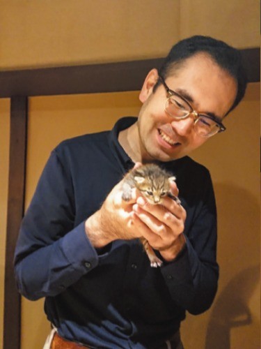 ご近所の「近藤熱帯魚店」のオーナーさん（写真提供・井上義治,やよい）