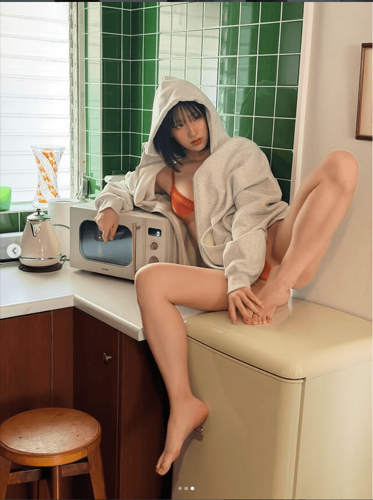 「FLASH」（26年4月28日発売号）に登場した髙峰じゅりのオフショット　本人のインスタグラム（@takamine_juri）より