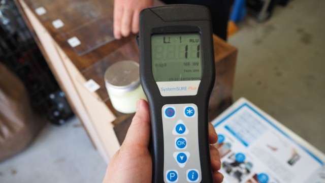 コーティング直後は、ATP表面清浄度レベルが「とても清浄」の値、11まで下がる