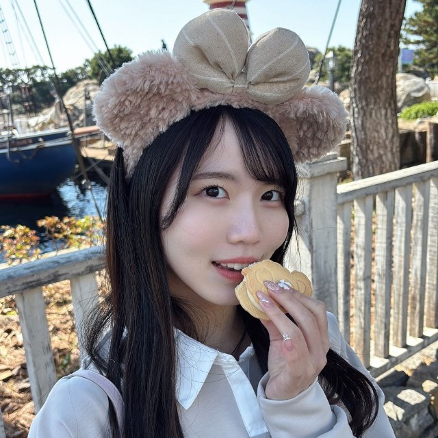 現在24歳の綾瀬さん（綾瀬ちいさん提供）