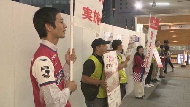 JR岡山駅で行われた署名活動　9月30日午後6時ごろ