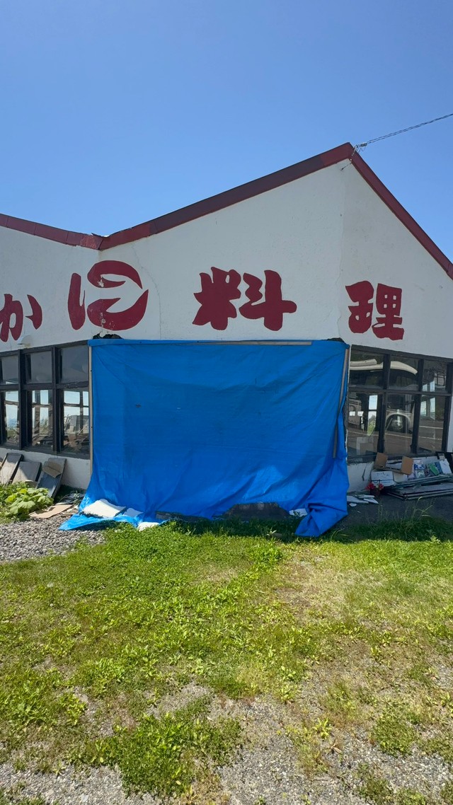 建物は老朽化の影響で激しく損傷していた（山下康さん提供）