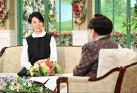 「徹子の部屋」に出演するウー・ウェン氏（左）と司会の黒柳徹子＝テレビ朝日提供