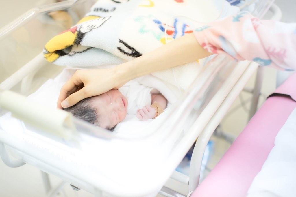予定日前なのに…「赤ちゃん生まれる」「うん、夜」 4歳の長女が出産日を言い当てた話が話題|まいどなニュース