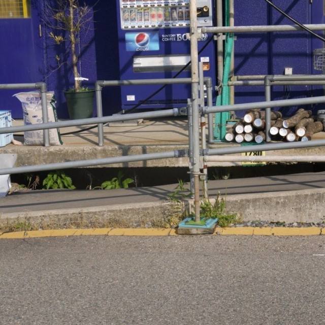 段差があっても入れるように取り付けられていたスロープ（筆者撮影）