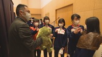 保育士などを目指す倉敷市の高校生が園児に劇を披露