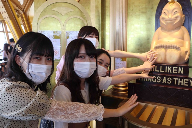 ビリケンさんに続々エアタッチ