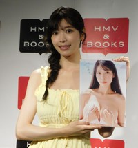 写真集発売イベントを行った七瀬なな=東京・HMV＆BOOKS SHIBUYA
