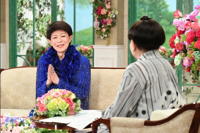 「徹子の部屋」　（右から）黒柳徹子、美川憲一＝テレビ朝日提供