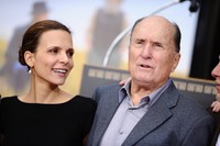 妻のルチアナさん（左）とロバート・デュヴァルさんⓒＨａｈｎ　Ｌｉｏｎｅｌ／ＡＢＡＣＡ／共同通信イメージズ