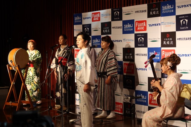 ８月に東京・中野で開催された盆踊りイベントで歌う瑞姫
