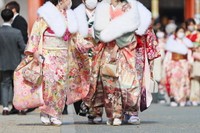 新成人の結婚観は…　※画像はイメージです（tokyo studio/stock.adobe.com）