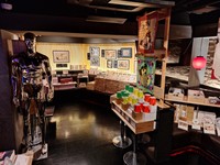 「歌川国貞・歌川国芳－新宿歌舞伎町春画展WA」の会場では数多くのグッズも販売＝東京・新宿歌舞伎町「BOND」