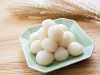 月見団子（karinrin／stock.adobe.com）