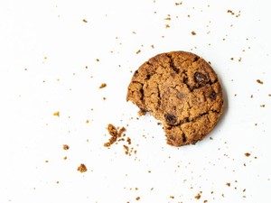 冷やかす父に投げつけたチョコクッキー生地は、現物型のお布施だった