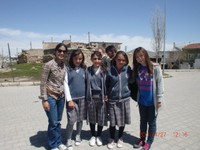 日本語を学ぶ現地の学生とも交流した。