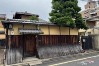 京町家「藤野家住宅」。国登録有形文化財になっている（京都市中京区）
