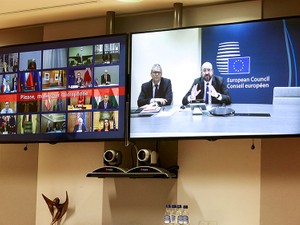 EU外相のテレビ会議が「大惨事」、技術的問題で中断も