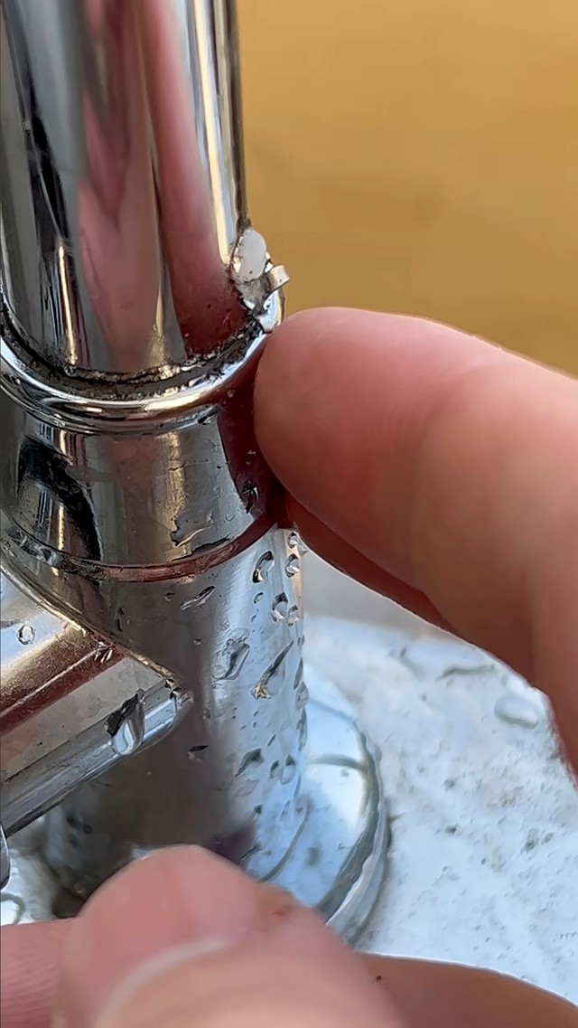 破損したとみられる水道の根元部分／ぜろまるペッツさん（@ぜろまるペッツ）提供