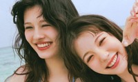 女性ファッション誌「ViVi」6月号の水着企画に登場するアリアナさくらさん（左）と雑賀サクラさん