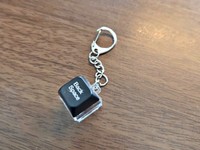 パソコンのキーの代わりになったキーホルダー（画像提供：戒さん）
