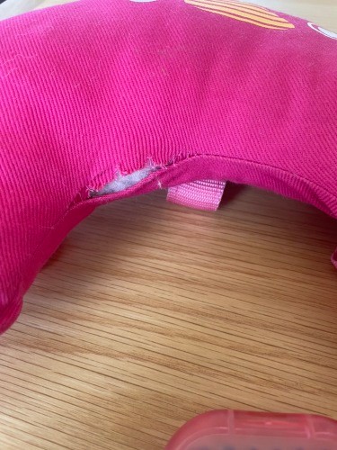 あごピローがとうとう破れたため縫って補修しました