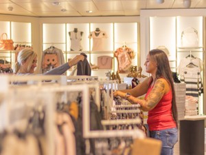 服の返品にきたモンスター客は「化粧が薄い」と私の容姿をディスり始めた