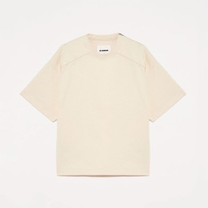 練られた造形に多様なバックボーンがうかがえる、ジル サンダーのTシャツ。