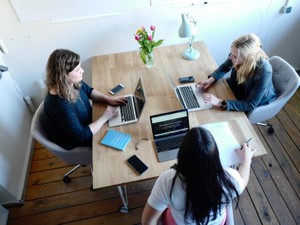 ふるさとにある「偏見」を捨てて、私は自分らしく自由に働き続ける