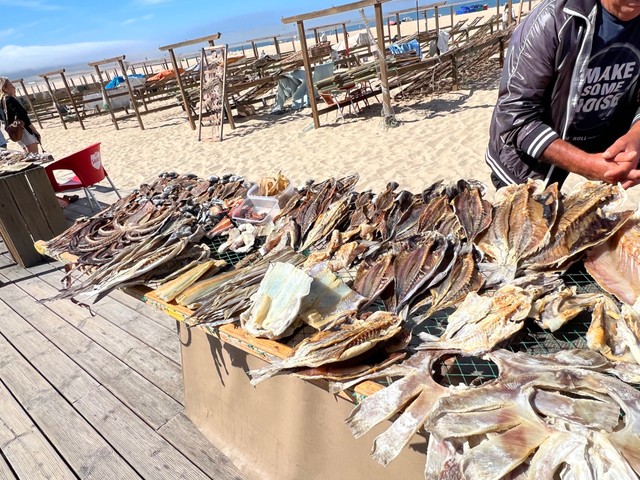 日本の乾物屋にも売られていそうな干物たち（ポルトピ提供）