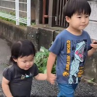 とっても頼もしい3歳のお兄ちゃん（提供：＠yutapapa_ikujisさん＝画像をトリミングしています）

