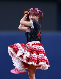 オリックス戦で始球式をつとめるしなこ（2025年撮影）