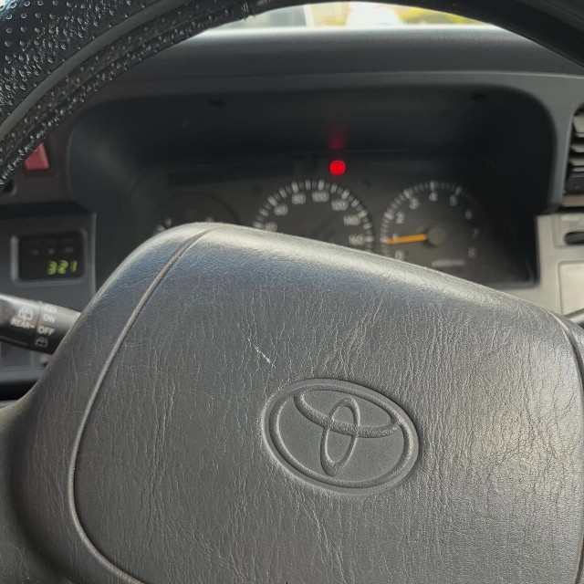 トヨタ車のハンドルのエンブレム／きりん工舎さん（@kirin_kousha）提供