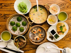 会社をやめた仲の良い元同期は、同じ会社ではなくなったから友達なのか？