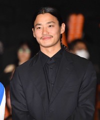 個性的なファッションも似合う野村周平さん！