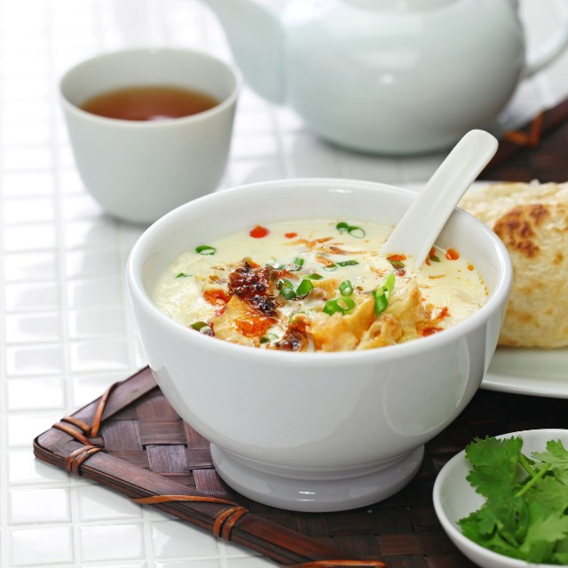 台湾の街角カフェをイメージした店内風景　※この画像はイメージです（uckyo/stock.adobe.com）