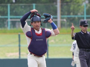 京都大学・愛澤祐亮　「挑戦が好きで」普段は正捕手、マウンドでは下手投げ右腕