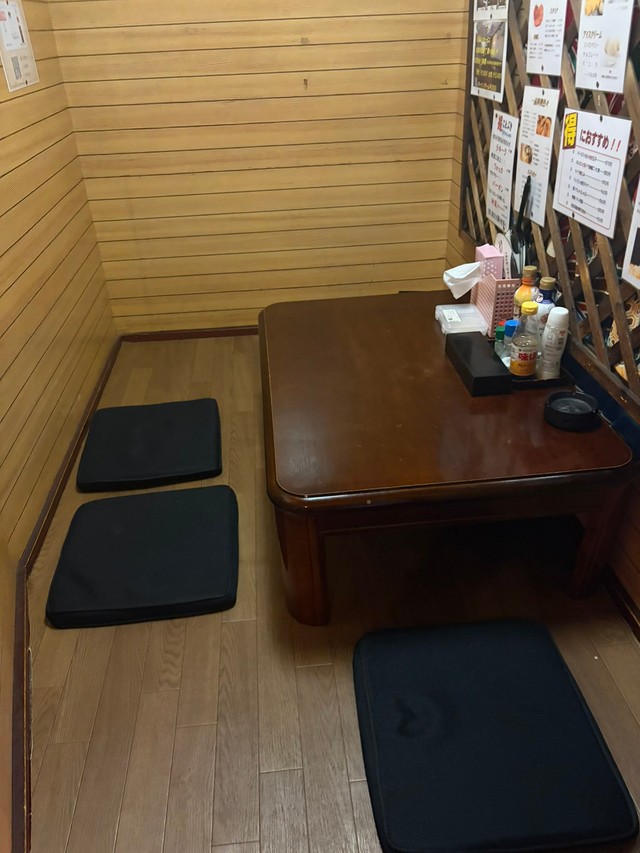 4人用の狭い個室ですが…（居酒屋 超ことぶき提供）