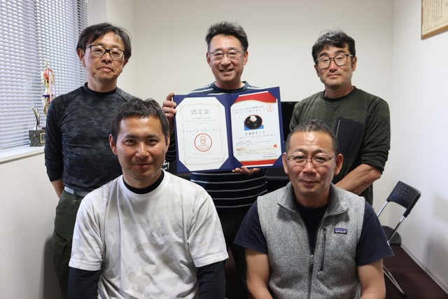 すぐきが１００年フードに認定されたことを喜ぶ生産者たち（京都市北区・ＪＡ上賀茂支店）

