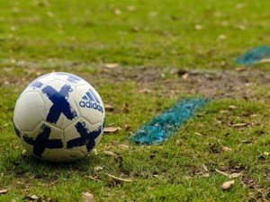 雨は最後の試合で憧れの先輩が、涙を流しながらサッカーをしていた姿を思い出す