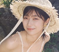 蔦谷里華 1st写真集「泥中の華」（撮影：松岡一哲、玄光社 刊）
