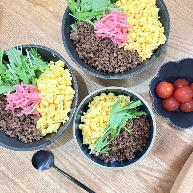 息子さんが好きなそぼろ丼。彩りも豊かで美味しそう（ゴリさん提供）
