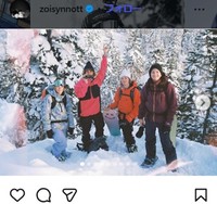 ゾイ・サドフスキシノットのインスタグラム＠zoisynnottより