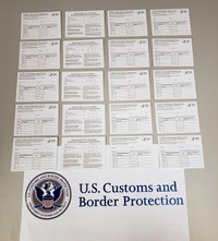 米国の税関当局が9月に押収した、中国から送られた偽造ワクチン証明書。米国の各地で、同じような押収が相次いでいる＝米税関・国境警備局提供