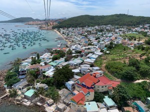 テーマパークもカジノも　「24時間眠らない島」に変貌した、ベトナム漁民の島