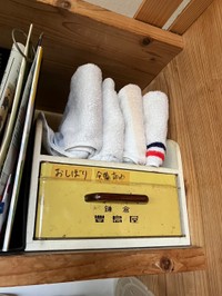 引き出しが1段で上が本棚になっているタイプ（宮内元子さん提供）