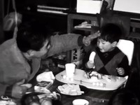 頭を撫でる姿に、言葉では表せない愛情が伝わります（提供：＠shouwanokazokuさん）