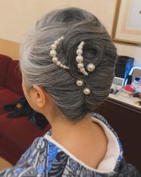 近藤サトさんのインスタグラム（@sato_greyhair）より